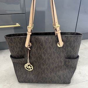 Michael Kors Jet Set Tote